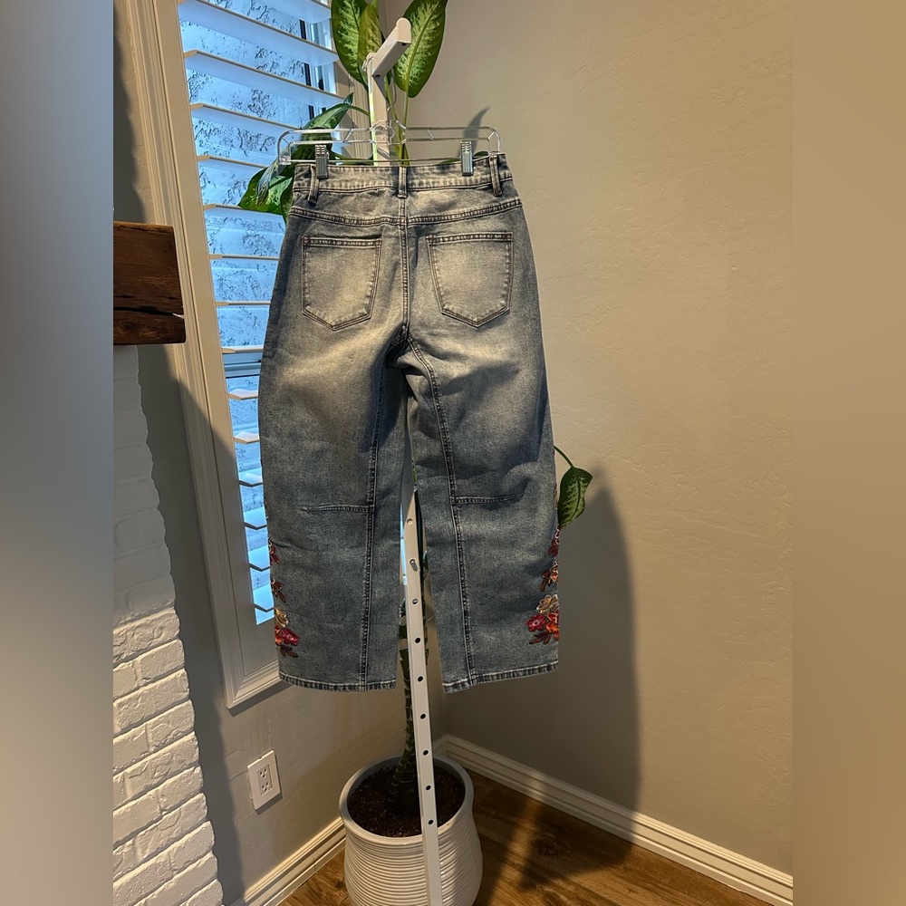 Flamingals Embroidery Side Stitch Detail Mid Waist Barrel Leg Crop Jeans Med NWT - Picture 12 of 13